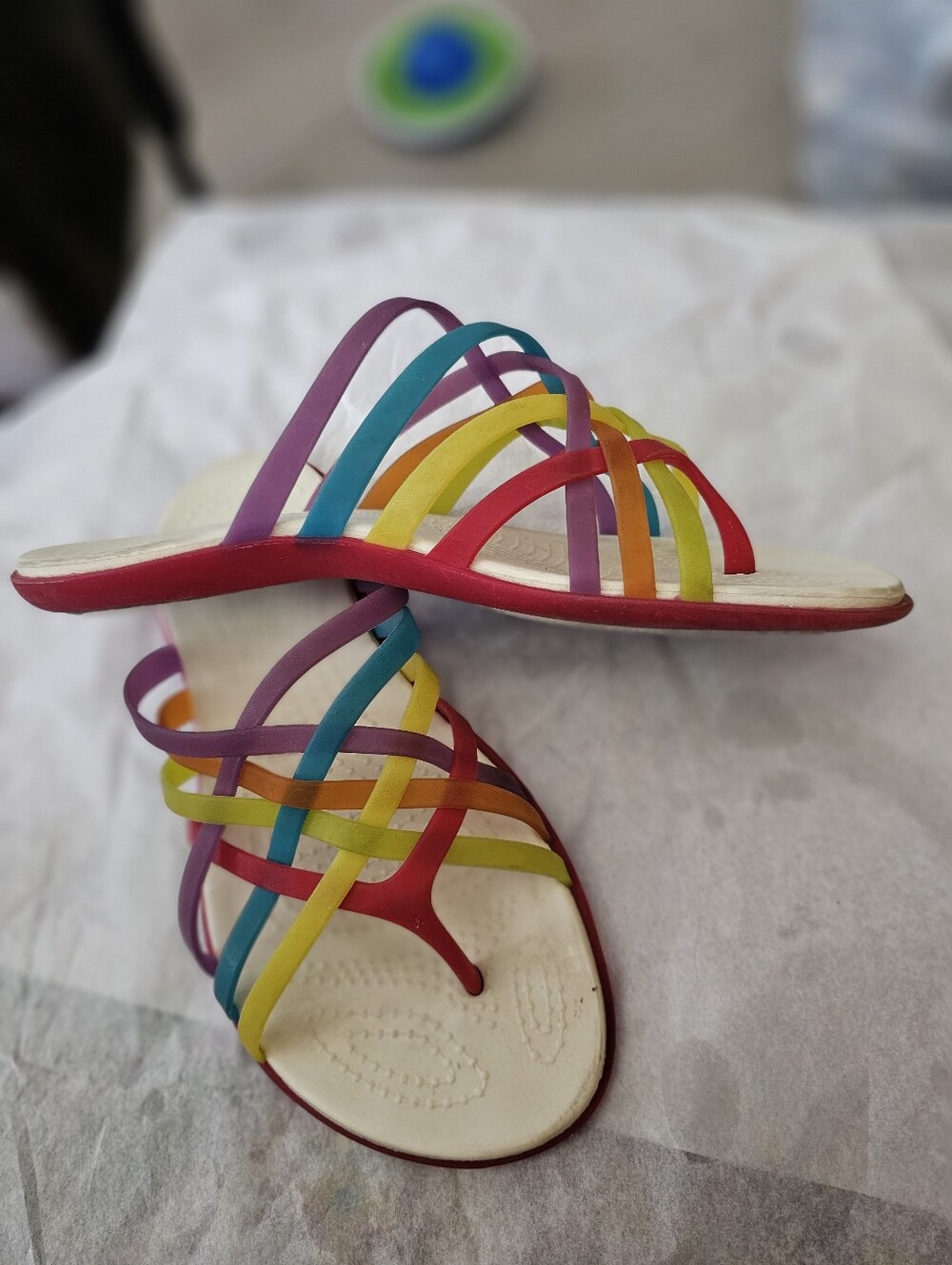 Crocs Huarache Flip Flops Rainbow Multicolor Jelly Strappy Sandals Womens Size 7